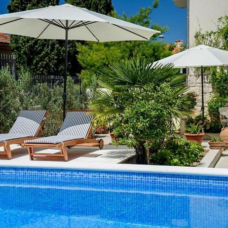 Palace Schoen Milesi - Esense Of Prestige - Private Pool - Free Parking - Old Money Style Luxury Rooms - Walking Distance To The Old Town, The Beach And All Amenities - Buralux Properties Split Exterior foto