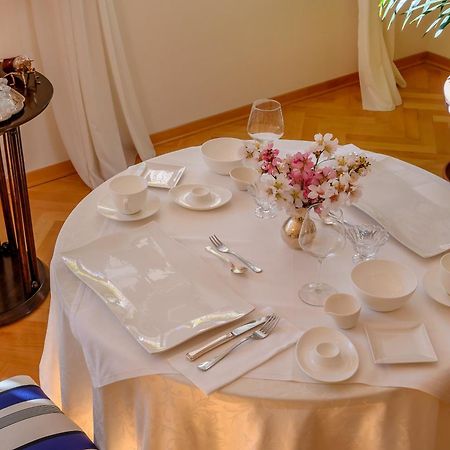 Palace Schoen Milesi - Esense Of Prestige - Private Pool - Free Parking - Old Money Style Luxury Rooms - Walking Distance To The Old Town, The Beach And All Amenities - Buralux Properties Split Exterior foto