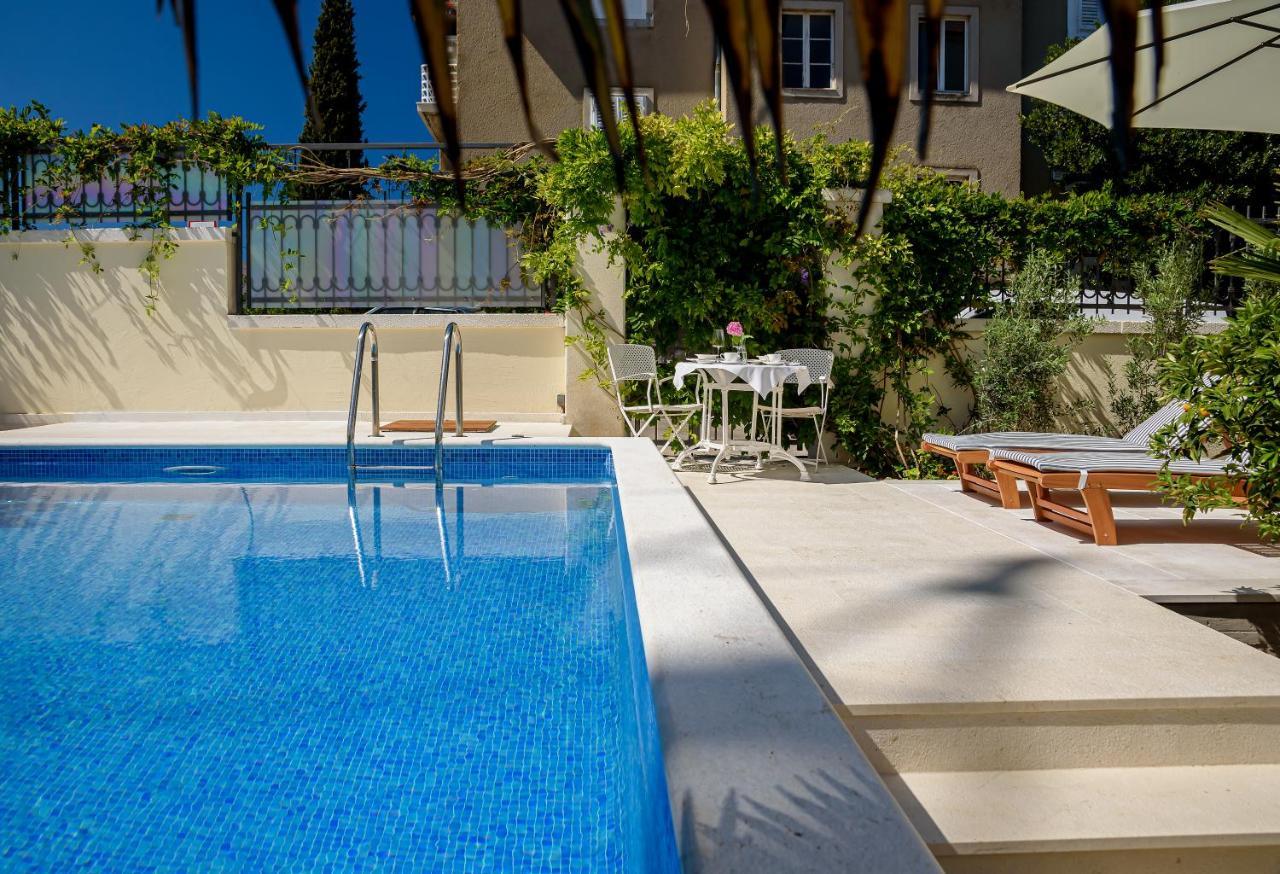 Palace Schoen Milesi - Esense Of Prestige - Private Pool - Free Parking - Old Money Style Luxury Rooms - Walking Distance To The Old Town, The Beach And All Amenities - Buralux Properties Split Exterior foto