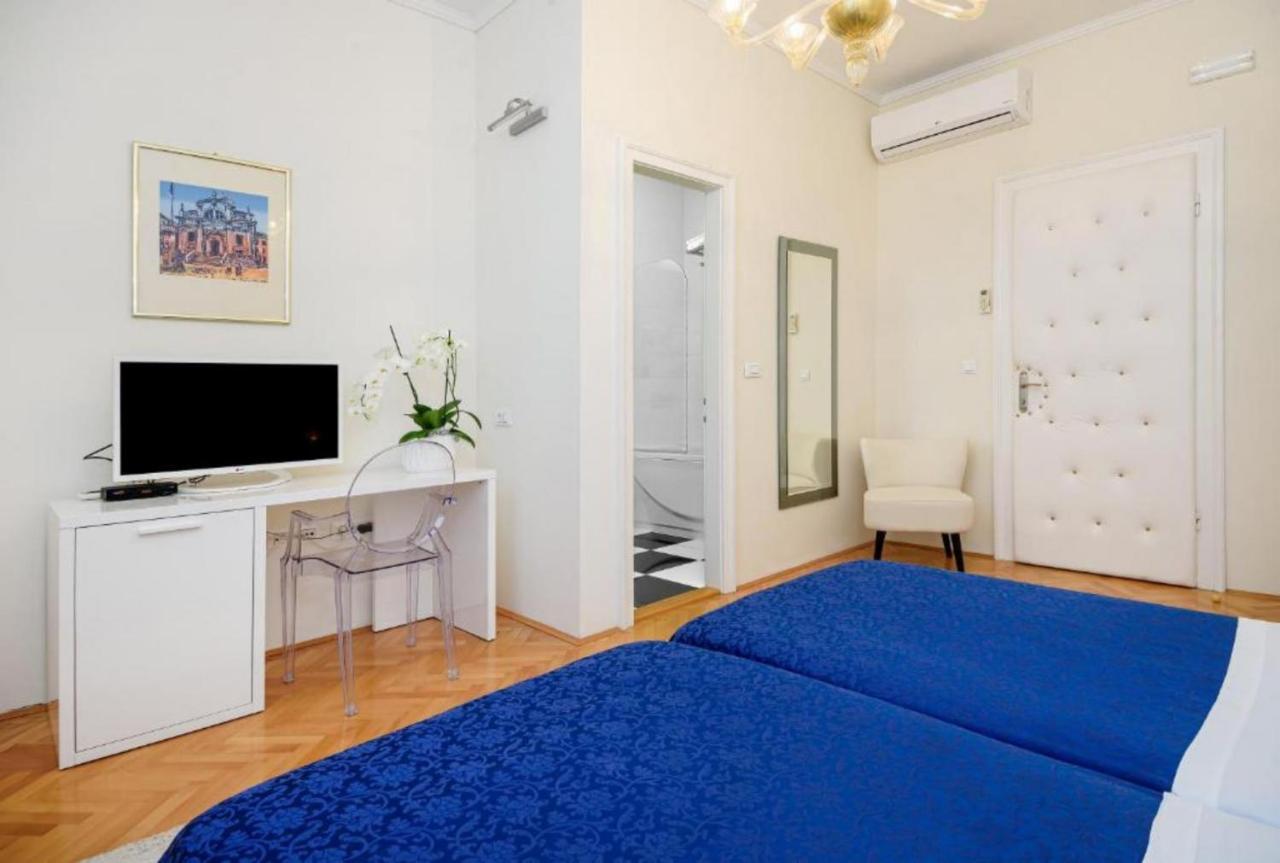 Palace Schoen Milesi - Esense Of Prestige - Private Pool - Free Parking - Old Money Style Luxury Rooms - Walking Distance To The Old Town, The Beach And All Amenities - Buralux Properties Split Exterior foto