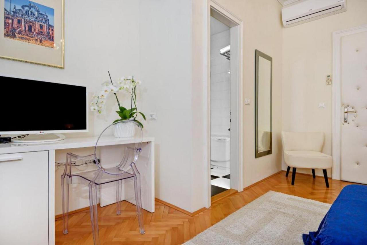 Palace Schoen Milesi - Esense Of Prestige - Private Pool - Free Parking - Old Money Style Luxury Rooms - Walking Distance To The Old Town, The Beach And All Amenities - Buralux Properties Split Exterior foto
