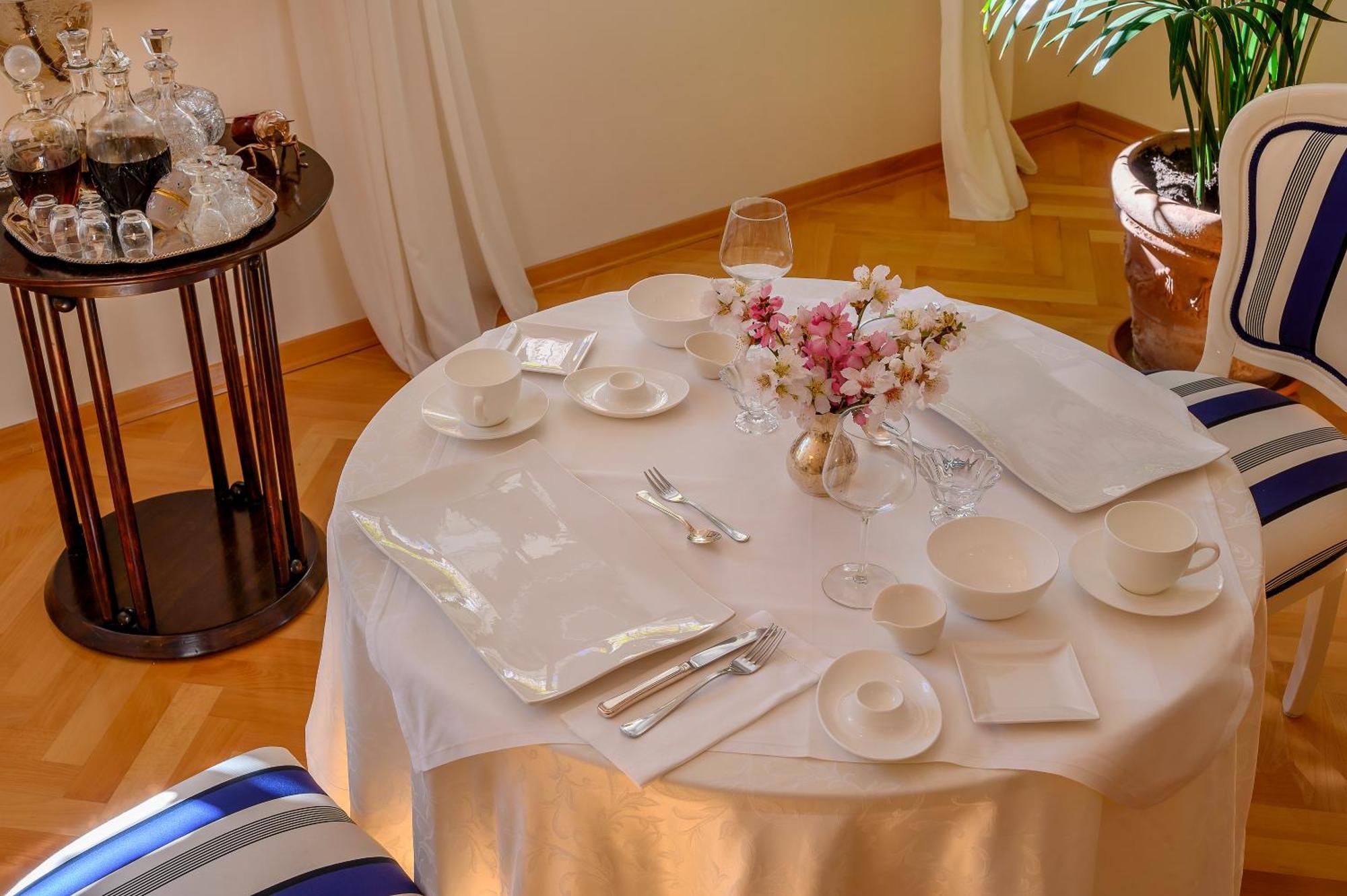 Palace Schoen Milesi - Esense Of Prestige - Private Pool - Free Parking - Old Money Style Luxury Rooms - Walking Distance To The Old Town, The Beach And All Amenities - Buralux Properties Split Exterior foto