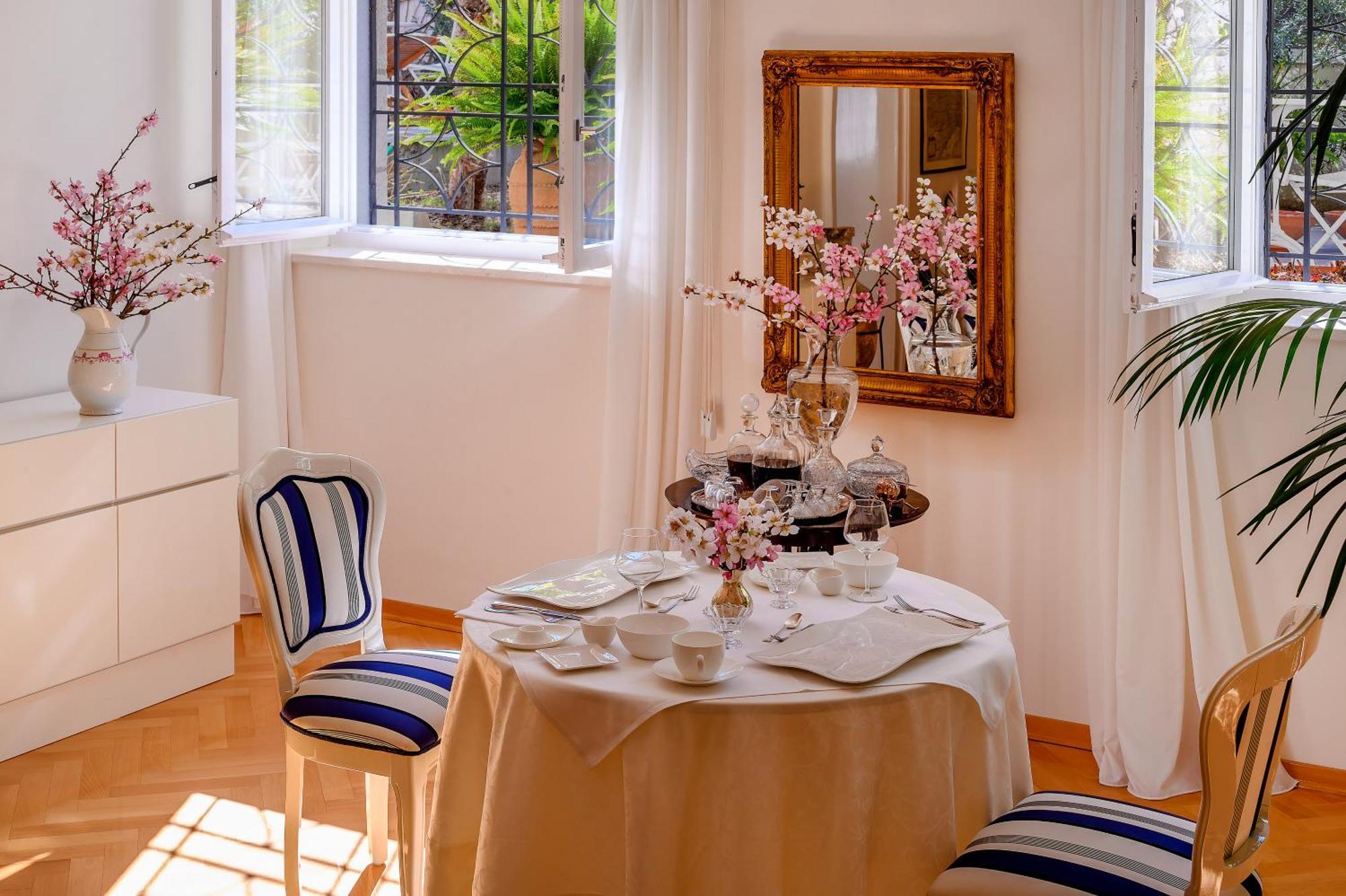 Palace Schoen Milesi - Esense Of Prestige - Private Pool - Free Parking - Old Money Style Luxury Rooms - Walking Distance To The Old Town, The Beach And All Amenities - Buralux Properties Split Exterior foto