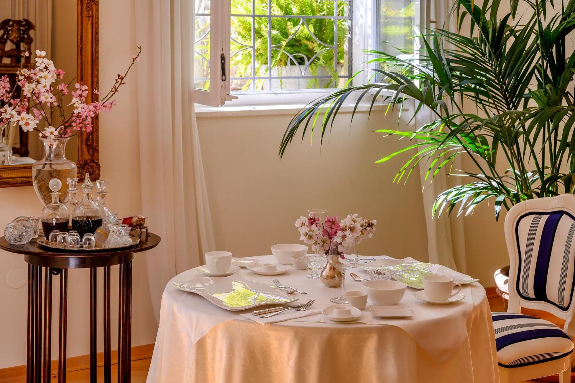 Palace Schoen Milesi - Esense Of Prestige - Private Pool - Free Parking - Old Money Style Luxury Rooms - Walking Distance To The Old Town, The Beach And All Amenities - Buralux Properties Split Exterior foto